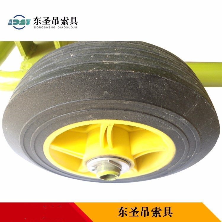 地式正反轉(zhuǎn)自動卸料小型攪拌機加寬行走輪胎局部細節(jié)圖展示--河北東圣吊索具制造有限公司--小型攪拌機|石材夾具|液壓堆高車|手動叉車
